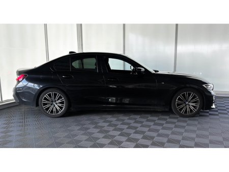 2022 BMW 3-Series - photo 2