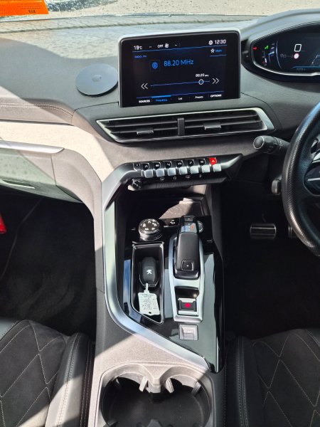 2018 Peugeot 5008 - photo 23