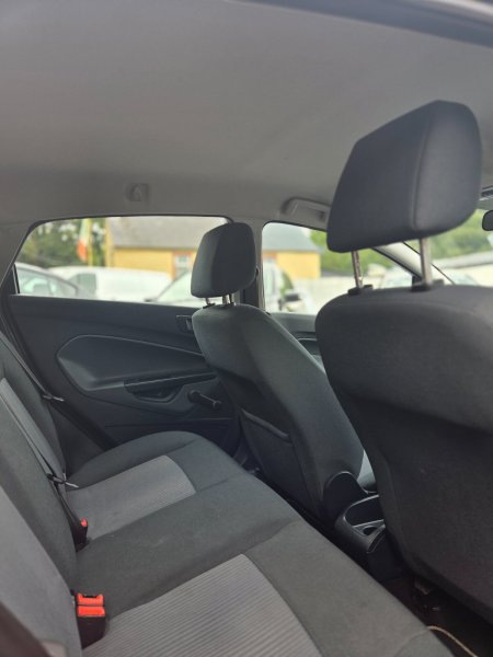 2011 Ford Fiesta - photo 16