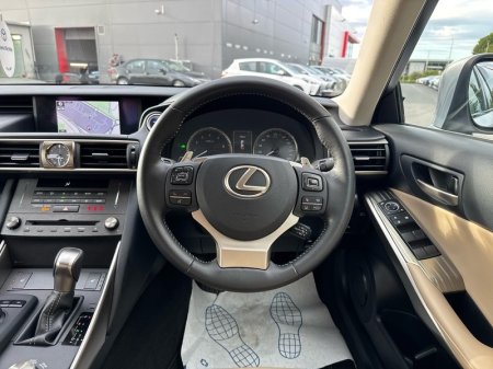 2019 Lexus IS - photo 9