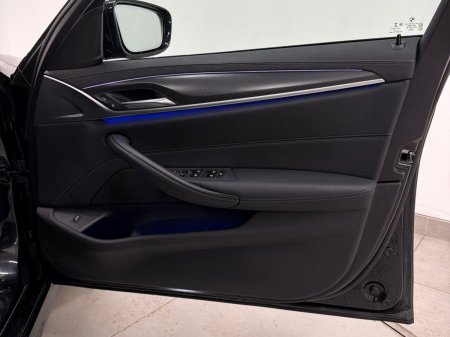 2022 BMW 5-Series - photo 23