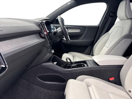 2026 Volvo EX40 - photo 2
