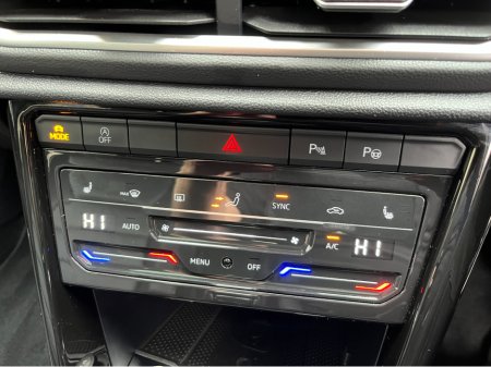 2024 Volkswagen T-Roc - photo 21