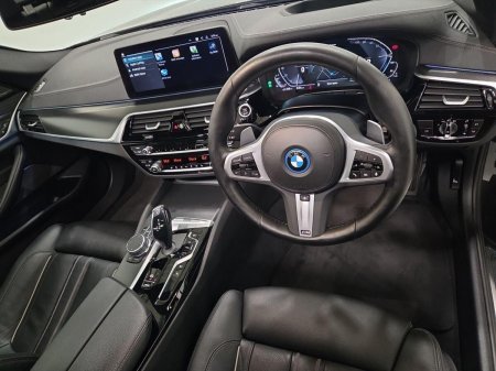 2022 BMW 5-Series - photo 6