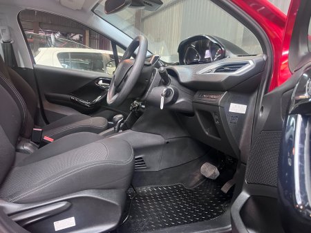 2017 Peugeot 208 - photo 9