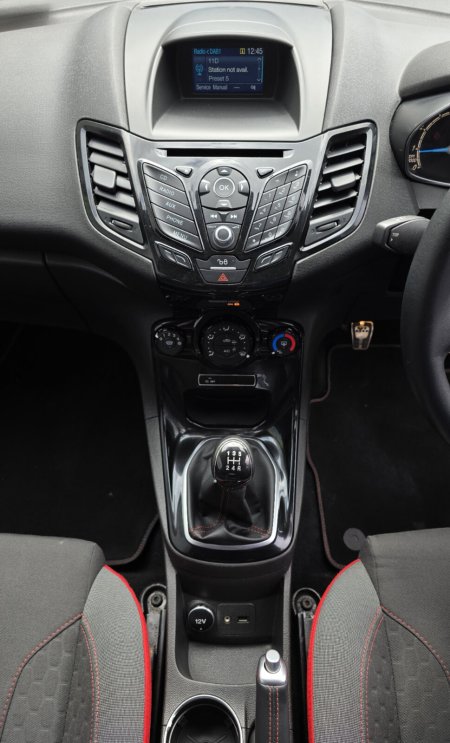 2015 Ford Fiesta - photo 12