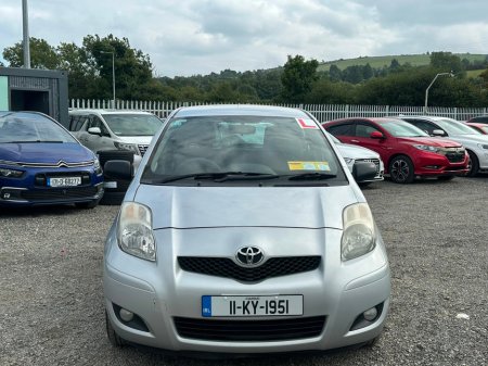 2011 Toyota Yaris - photo 2