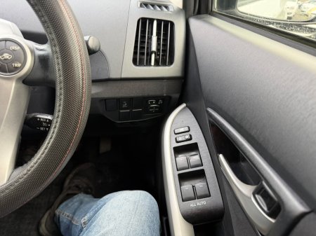 2015 Toyota Prius - photo 12