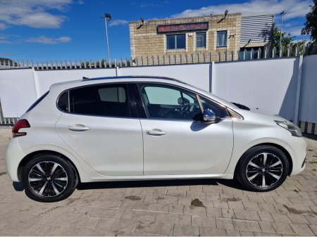 2017 Peugeot 208 - photo 13