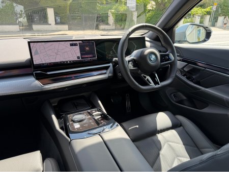 2025 BMW 5-Series - photo 20