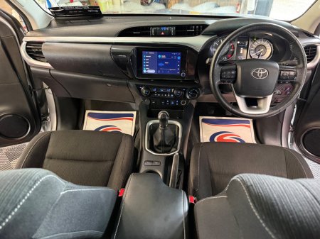 2025 Toyota Hilux - photo 11
