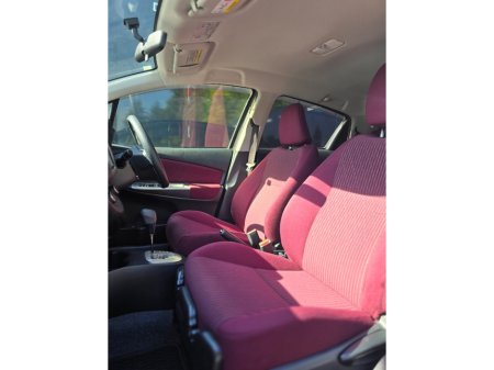 2015 Toyota Vitz - photo 12