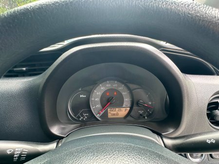 2018 Toyota Vitz - photo 6