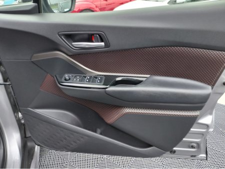2017 Toyota C-HR - photo 16