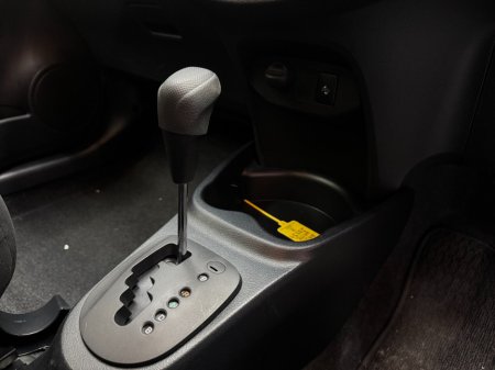 2019 Toyota Vitz - photo 10