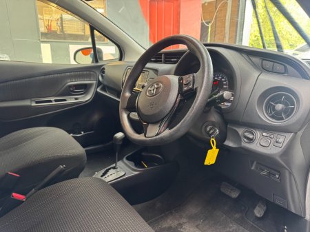 2019 Toyota Vitz - photo 16