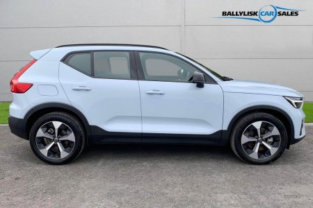 2025 Volvo XC40 - photo 3