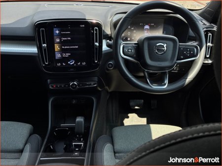 2023 Volvo XC40 - photo 2