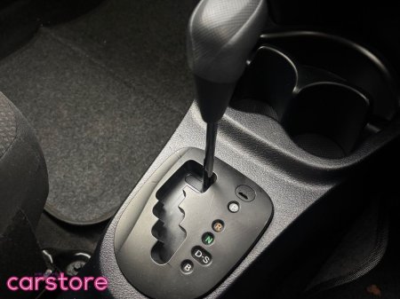 2019 Toyota Vitz - photo 19