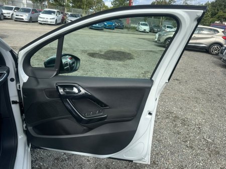 2017 Peugeot 208 - photo 10