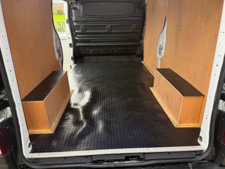 2020 Nissan NV300 - photo 17