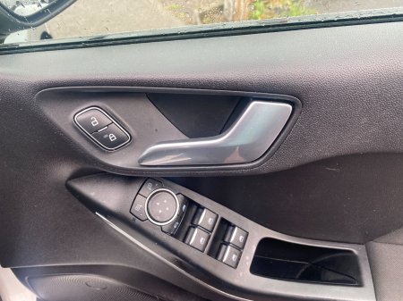 2020 Ford Fiesta - photo 15