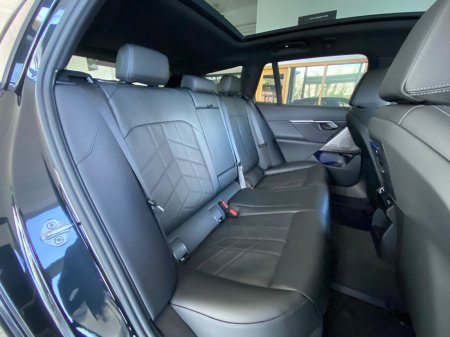 2025 BMW 5-Series - photo 11