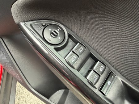 2016 Ford Focus - photo 17