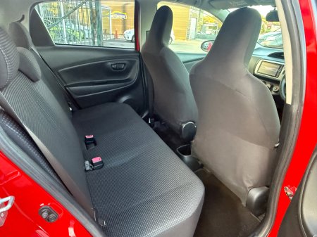 2014 Toyota Vitz - photo 14