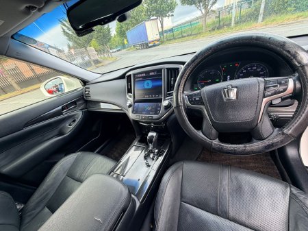 2013 Toyota Crown - photo 6