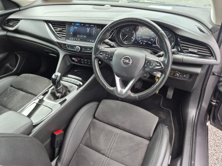 2022 Opel Insignia - photo 19