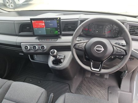 2026 Nissan Interstar - photo 2