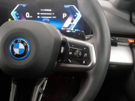 2025 BMW 5-Series - photo 17