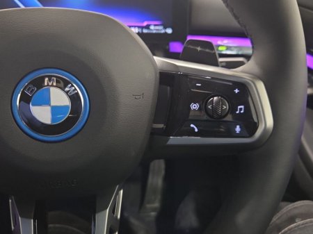 2025 BMW 5-Series - photo 18