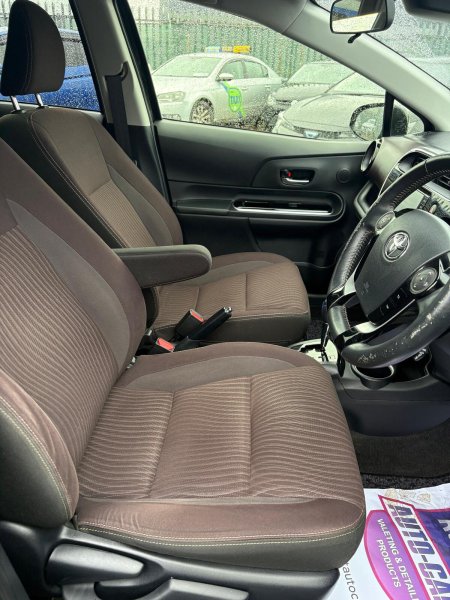 2017 Toyota Aqua - photo 19