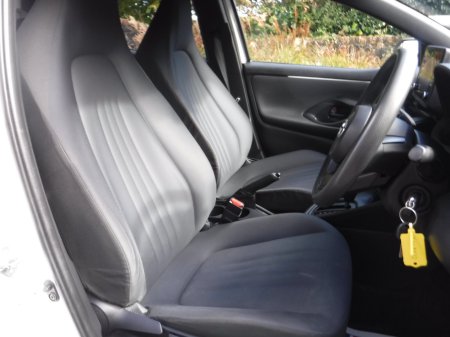 2021 Toyota Yaris - photo 13