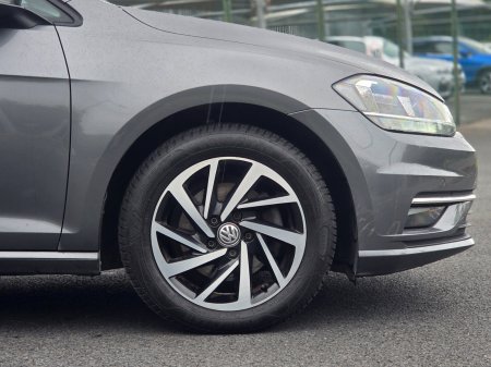 2019 Volkswagen Golf - photo 2