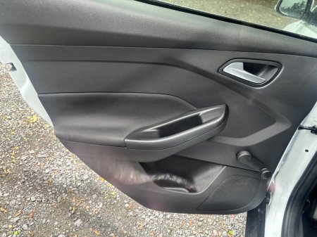 2017 Ford Focus - photo 18