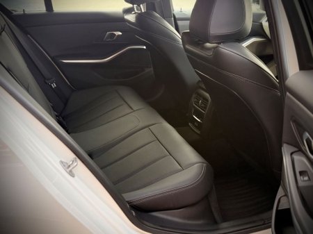 2025 BMW 3-Series - photo 10