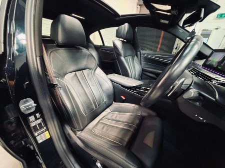 2022 BMW 5-Series - photo 9