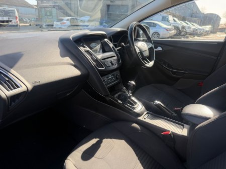 2017 Ford Focus - photo 14