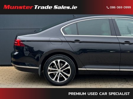 2018 Volkswagen Passat - photo 2