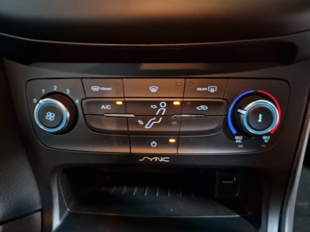 2017 Ford Focus - photo 23