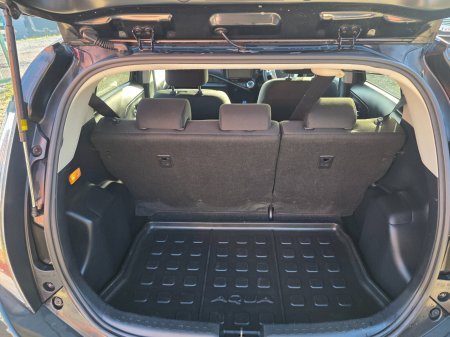 2015 Toyota Aqua - photo 6