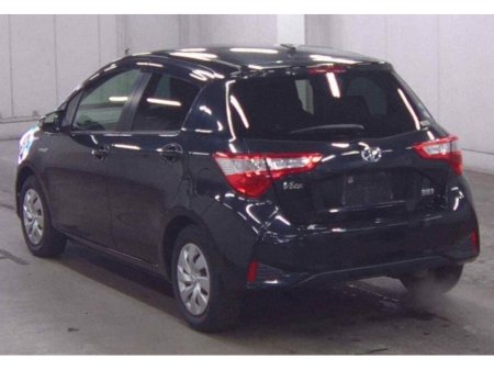2017 Toyota Vitz - photo 3