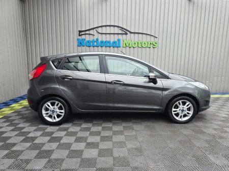 2016 Ford Fiesta - photo 2
