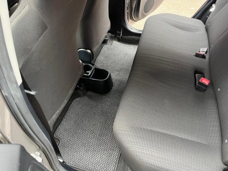 2019 Toyota Vitz - photo 7