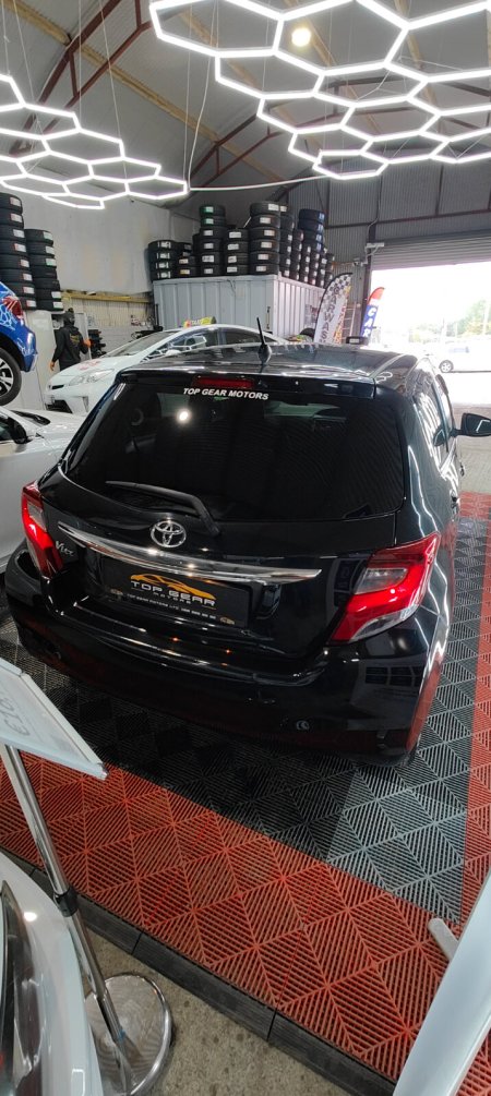2014 Toyota Vitz - photo 28