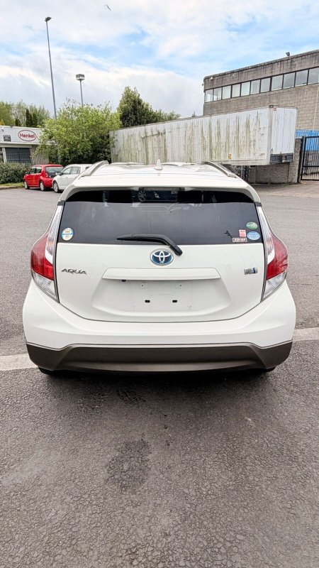 2015 Toyota Aqua - photo 12