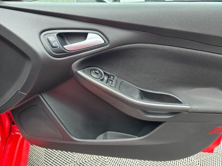 2017 Ford Focus - photo 18